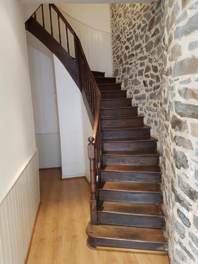 Bel Appartement, Bien Equipe Et Confortable Dans Le Centre Historique Fougères Exteriör bild