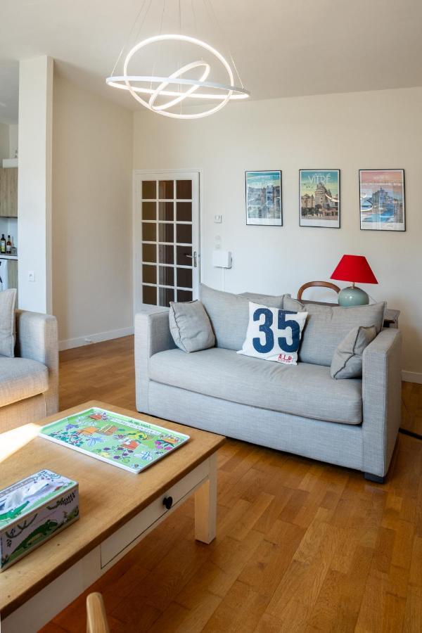 Bel Appartement, Bien Equipe Et Confortable Dans Le Centre Historique Fougères Exteriör bild