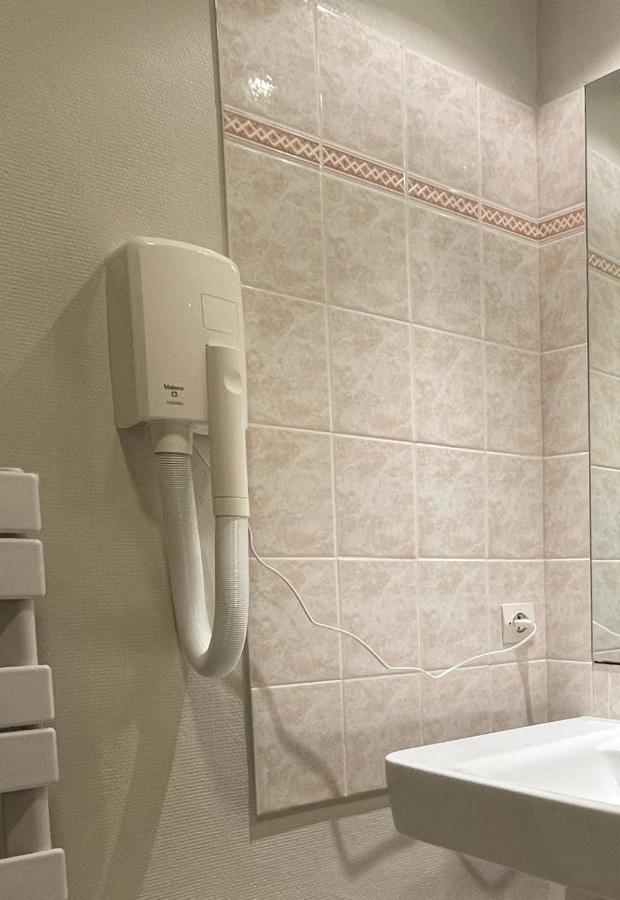 Bel Appartement, Bien Equipe Et Confortable Dans Le Centre Historique Fougères Exteriör bild